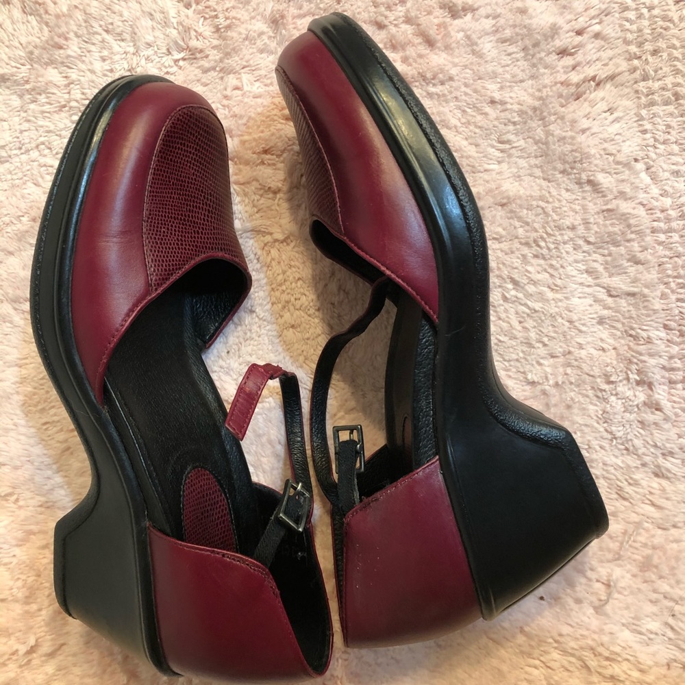Dansko DarkRed/Burgundy Mary Jane Clogs sz 9/39